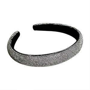 Eleganter Luxus-Haarreif in Silber mit glitzernden Strasssteinen auf schwarzer Basis