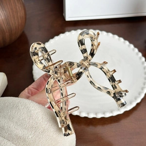 Elegant bow-shaped leopard print hair claw clip made of polished acrylic for women