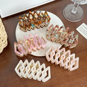 Acetate Hollow Geometric Hair Claw Clip For Women French Vintage Marble Tortoiseshell Pattern Large Shark Clip Hair Accessory