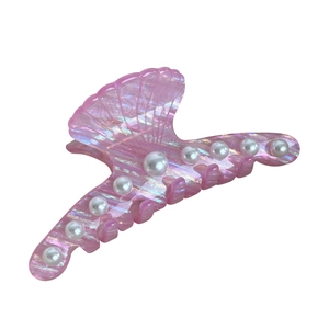 Elegant shell-shaped acetic hair claw in iridescent pink with pearls for women