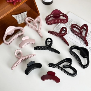 Matte Large Hair Claw Clip For Women Elegant Heart Irregular Ribbon Shark Clip Geometric Simple Hair Accessory Gift
