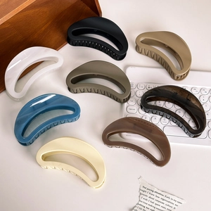 French Vintage Large Crescent Hair Claw Clip Matte Resin Hollow Out Shark Clip Elegant Hair Accessory For Women Thick Hair