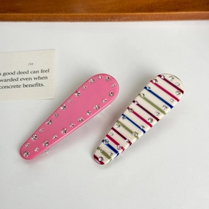 Lot de deux barrettes de luxe avec strass et finition acétate en rose et à rayures