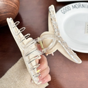 Creamy resin bear claw clip for thick hair with gold spring and a minimalist design