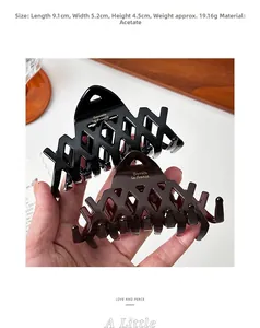Detail view of acetate hair claw with dimensions 9.1x5.2x4.5cm and hollow mesh design