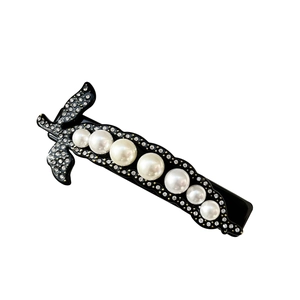 Elegante pinza per capelli a baccello in acetato nero con perle bianche e strass brillanti
