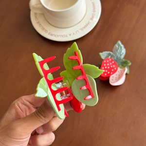 Pinces à cheveux chic en forme de fraise rouge et verte pour coiffures variées