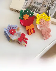 Détails des pinces à cheveux en acétate avec motif floral, strass et nœuds rubans