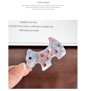 Detail of a sparkling rhinestone dog hair clip made of premium acetate in lilac and blue
