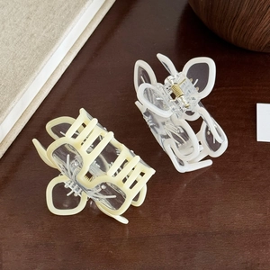Barrettes à cheveux élégantes en acrylique jaune crème et blanc pour femmes au style fleur