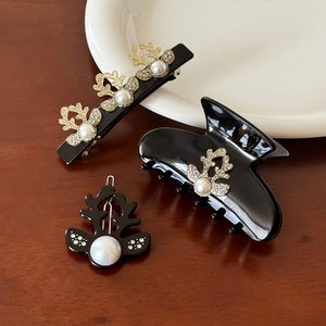 Elegant Acetate Reindeer Hair Clip With Faux Artificial Pearl Rhinestone Decor Christmas Festive Shark Clip Hair Claw For Women Accessory