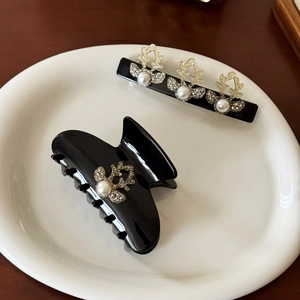 Elegant reindeer acetate hair claw set with sparkling rhinestones and white pearls