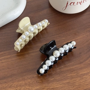 Elegant large pearl hair claw clips in black and beige for French style hairstyles
