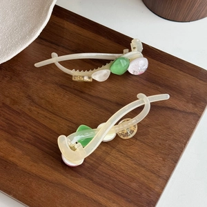 Barrettes élégantes en résine crème avec pierres vertes et roses, ensemble de deux pièces