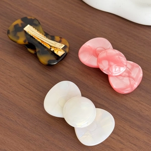 Lot de 3 barrettes à cheveux nœud en acétate coloris écaille, marbre rose et blanc perle