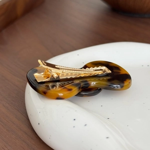 Barrette à cheveux élégante en acrylique écaille de tortue avec base en alliage doré