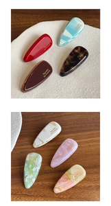 Detail showing high-quality 4mm acetate hair clips with elegant gold Barrette la France logo