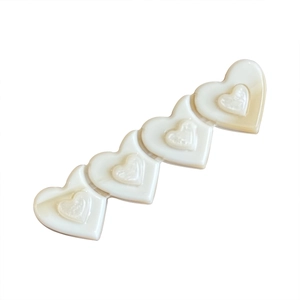 Barrette à cheveux élégante à 4 cœurs en acétate blanc perle pour coiffure femme