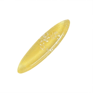 Eleganter gelber ovaler Acetathairclip mit schillerndem Glitzer auf weißem Hintergrund