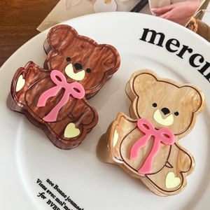 Pinces à cheveux ours chic en acétate marron et beige avec nœud rose et détails cœur