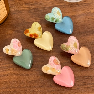Douces Pinces à Cheveux Coeur en Résine pour Femmes Avec Fleurs Séchées Feuille d'Or Pinces à Bec Accessoires Floraux Frais