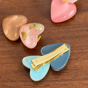 Mini barrettes à cheveux en forme de cœur avec fleurs séchées et feuilles d'or