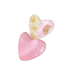Barrettes à cheveux coeur en résine avec fini opale et fleurs incrustées de feuilles d'or
