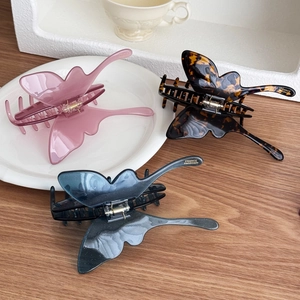 Tre eleganti fermagli per capelli a farfalla in acetato rosa, tartaruga e blu grigio