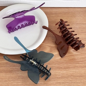 Eleganti mollette a farfalla in acetato viola, marrone e grigio con logo dorato fatto a mano