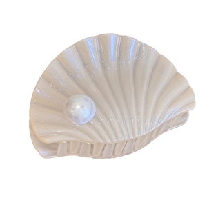 Pince à cheveux coquillage blanc nacré avec perle élégante pour coiffures d'été