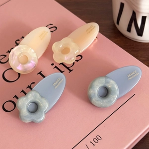 Lot de 4 barrettes à cheveux en résine nacrée crème et bleu gris en forme de fleur