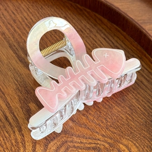 Elegant fishbone acetate hair claw clip with pink gradient finish and glitter details