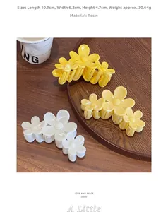 Vue détaillée des pinces à cheveux fleur en résine jaune et blanche avec dimensions