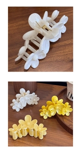 Grosse pince à cheveux en forme de fleur de frangipanier avec fini nacré et ressort doré