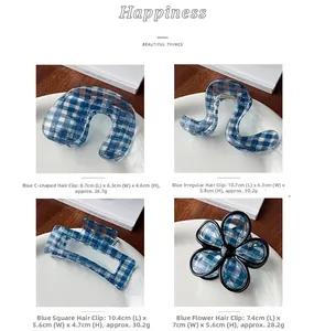 Set di quattro pinze per capelli a scacchi blu in varie forme geometriche eleganti