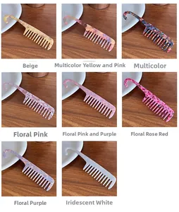 Détail de peignes à dents larges en acétate antistatique avec crochet en divers coloris