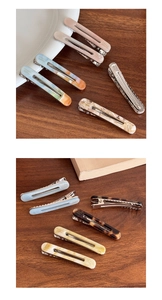 Details einer Vintage-Haarspange aus Acetat mit Schildpattmuster und Handmade-Prägung