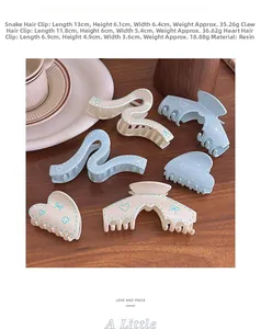 Detailed view of resin hair claws with dimensions and weights on a wooden tabletop