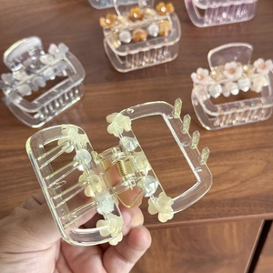 Pince à cheveux fleurie 3D transparente de taille moyenne avec strass brillants
