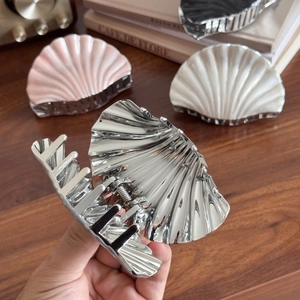 Elegant silver shell hair claw clip set with metallic finish for women hairstyles