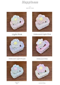 Vue détaillée de six pinces à cheveux florales irisées avec motifs de smileys
