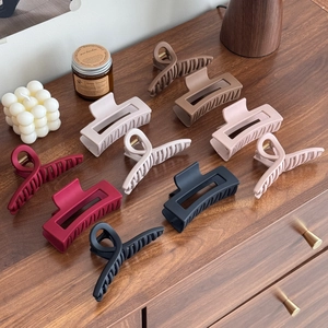 Large Matte Resin Hair Claw Clip For Women Minimalist Geometric Shark Clip Strong Hold Nonslip Daily Hair Accessories