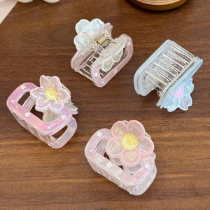 Barrettes à cheveux à fleurs pastel avec visages souriants et finition nacrée