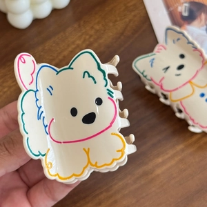 Pinza per capelli a forma di cane in acetato bianco crema con decori colorati