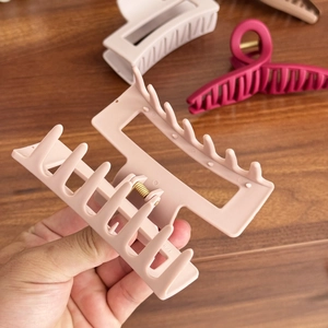 Unbreakable silicone shark hair claw clips in various colors for thick hair styling