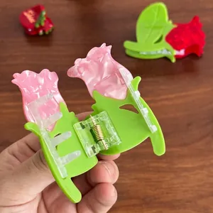 Pince à cheveux rose en forme de fleur d'acétate avec ressort métallique et feuilles vertes