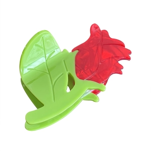 Pince à cheveux élégante en acétate avec design rose rouge et feuilles vertes