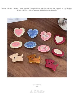 Barrettes à cheveux en acétate en forme de cœur, de nuage et de chiot sur fond en bois