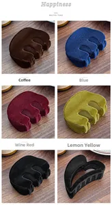 Détail de pinces à cheveux floquées en velours aux couleurs chaudes d'automne