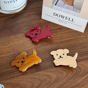 Lot de trois pinces à cheveux chiot en acétate, couleurs bordeaux, ambre et blanc crème